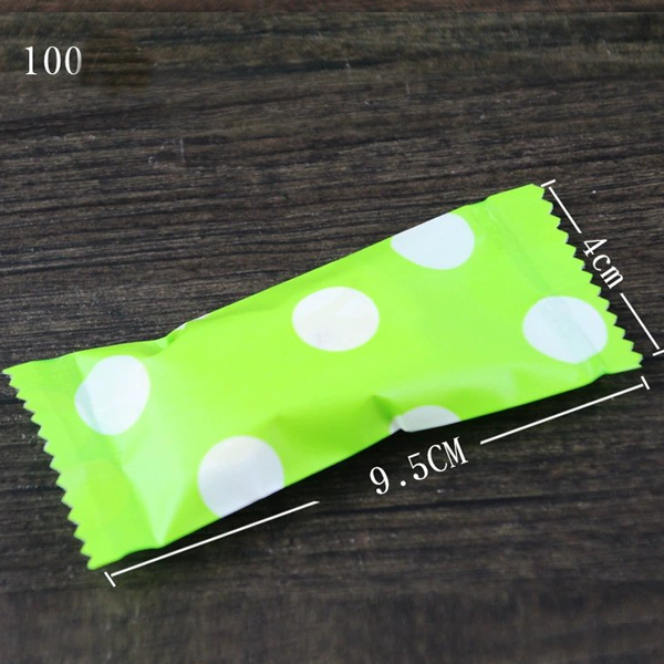 Túi đựng kẹo nougat xanh lá chấm bi trắng (100c)