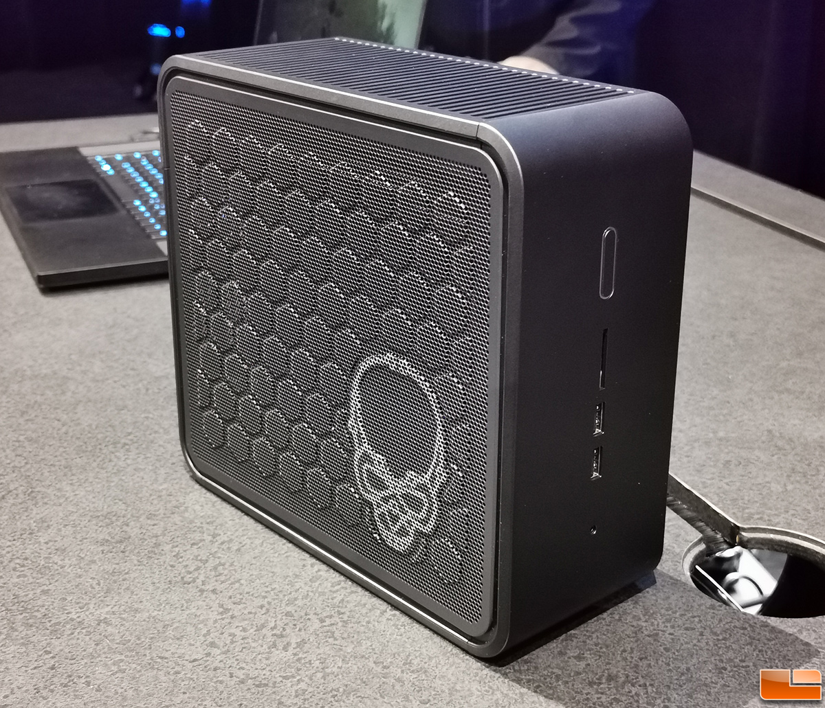 Máy tính Mini PC Intel NUC 9 Extreme Kit i5-9300H BXNUC9I5QNX