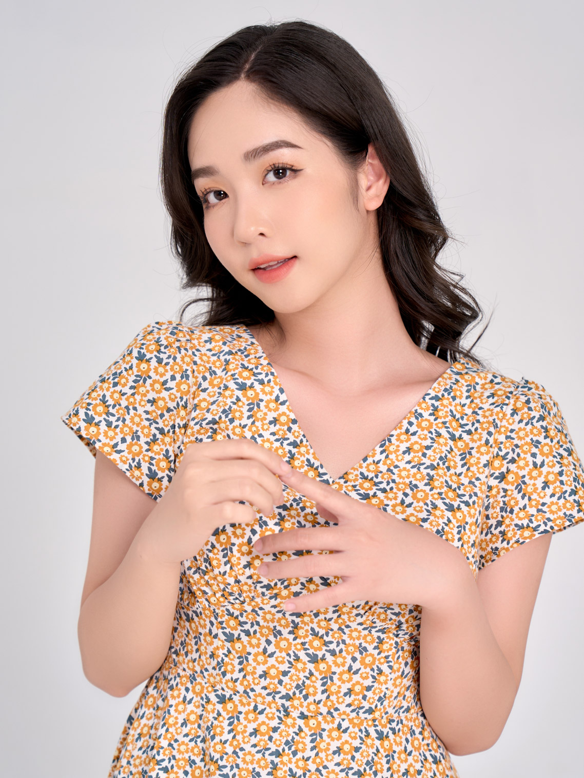 Váy Xòe Hoa Nhí Chiết Eo Cổ Tim