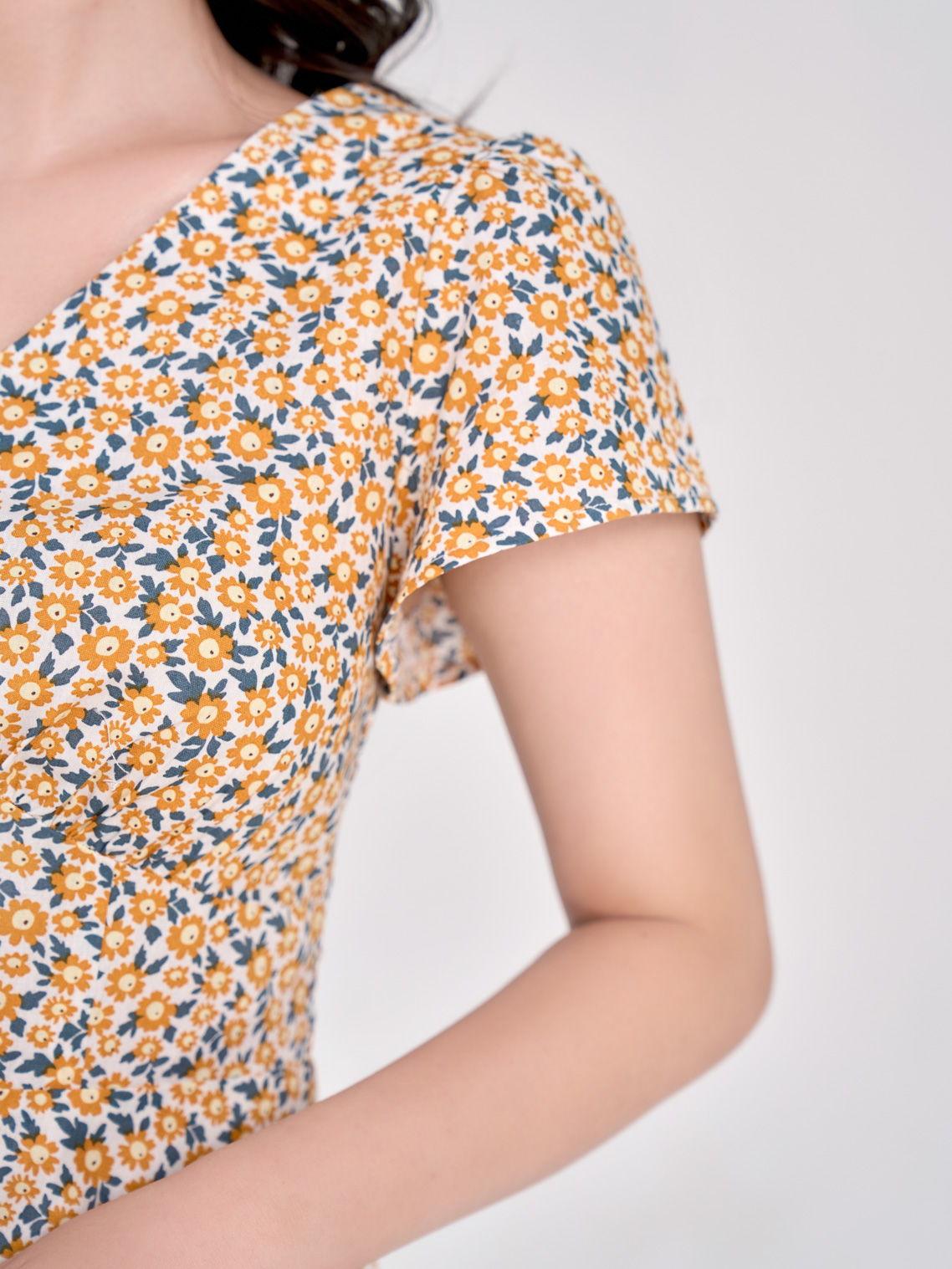 Váy Xòe Hoa Nhí Chiết Eo Cổ Tim