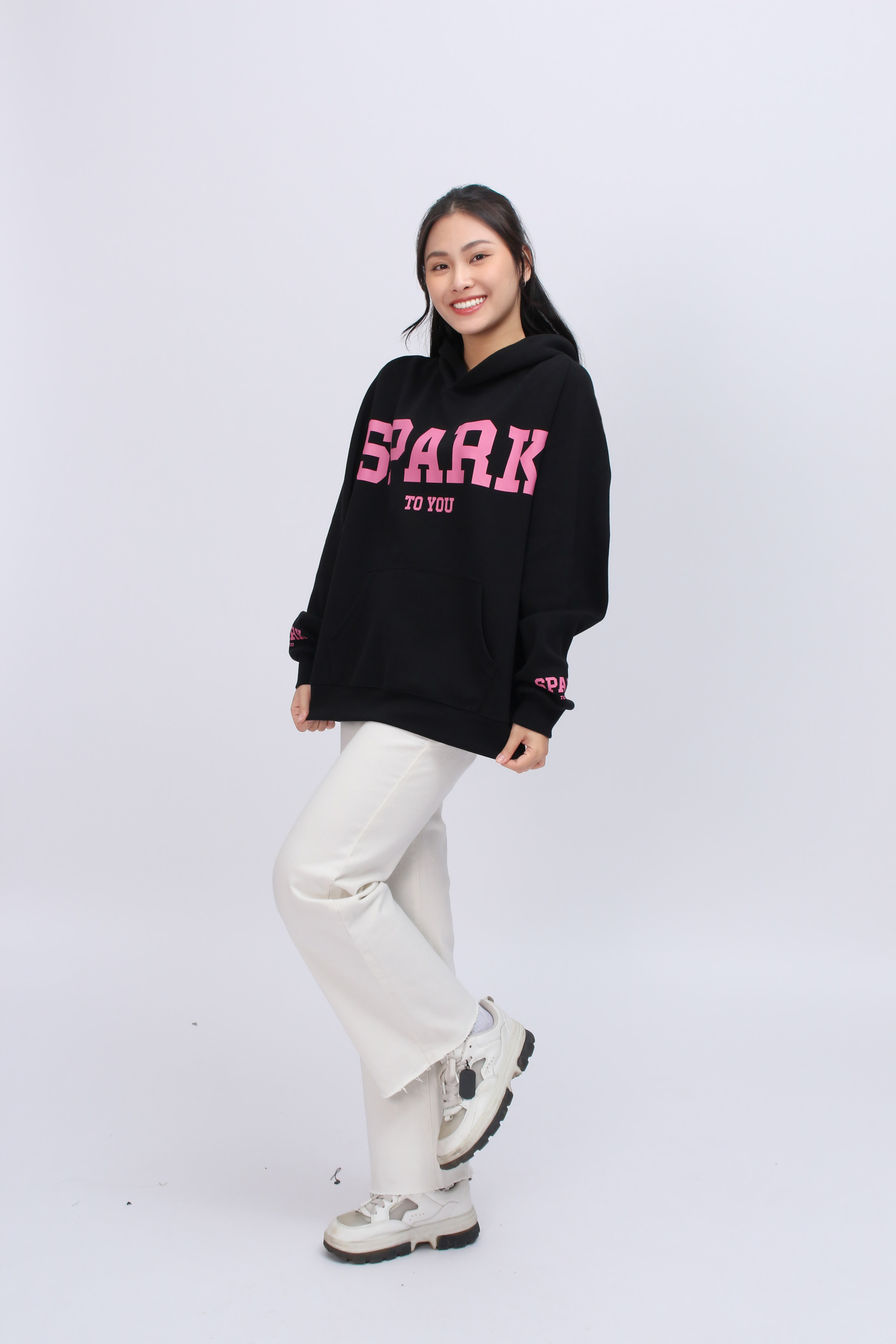 Áo hoodie nữ in chữ Spark 221ANU09