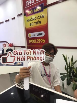Khách hàng mua iPhone 7 giá rẻ tại Di Động Minh Trí
