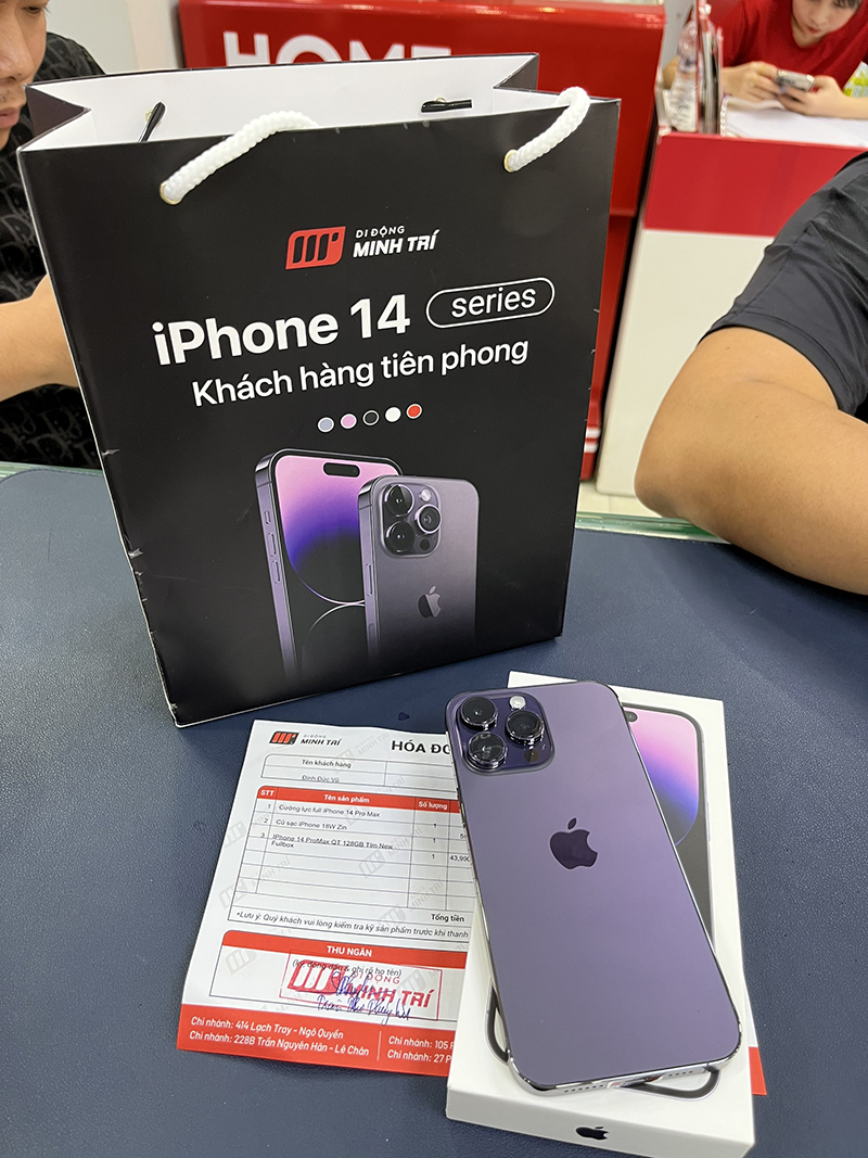 Khách hàng chọn mua iPhone 14 Pro Max tại Di Động Minh Trí - Hỗ trợ rả góp 0% lãi suất