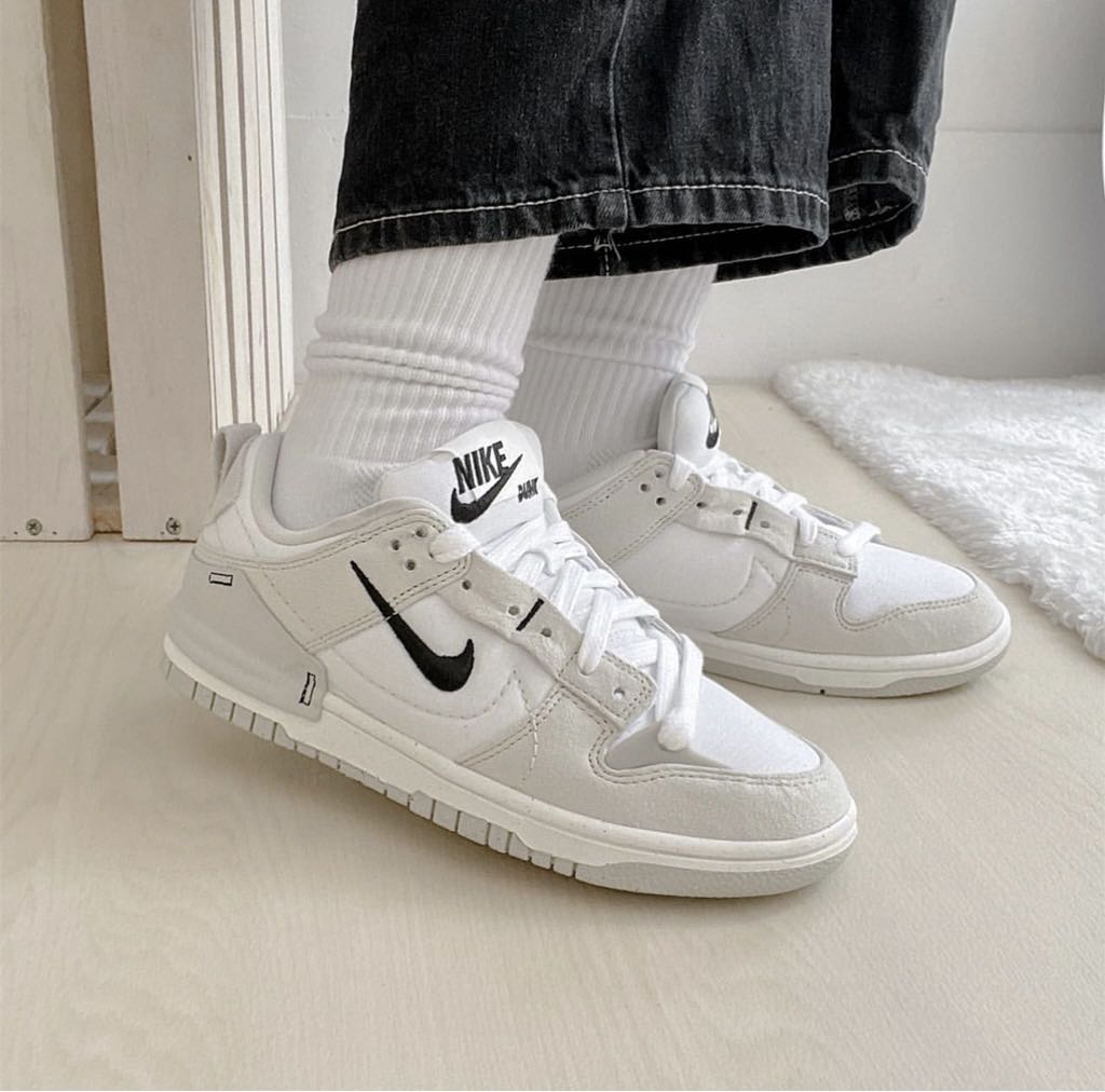 light bone dunks on feet