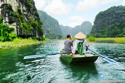Hoa Lu - Tam Coc - Mua Cave Day Trip with Limousine vans (7 people max.)