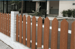 Mẫu hàng rào ốp nhựa giả gỗ ngoài trời đẹp hiện đại