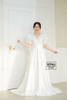 Váy cưới phi nhật trắng xẻ ngực kèm nơ DC600